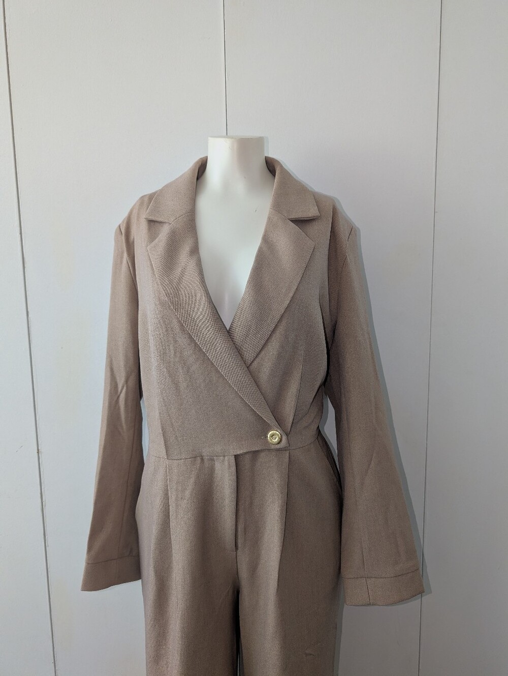 MOOYIUS Elegant Jumpsuit NWT - Picture 3 of 7